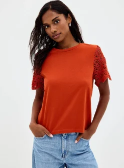 Organic cotton crocheted sleeve T-shirt