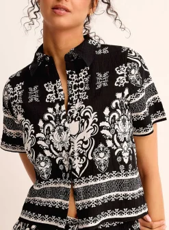 Ornamental pattern cropped shirt