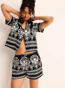 Ornamental pattern short