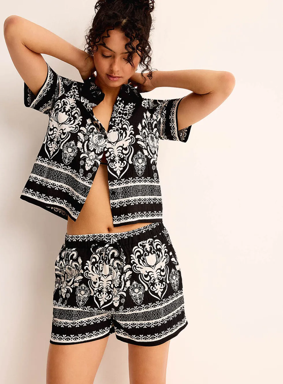 Ornamental pattern short