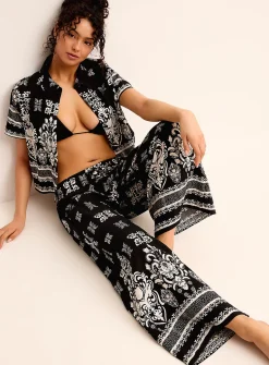 Ornamental pattern wide-leg pant