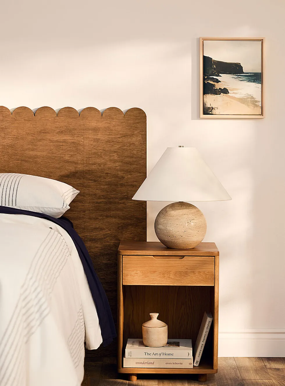 Osamu oak wood bedside table