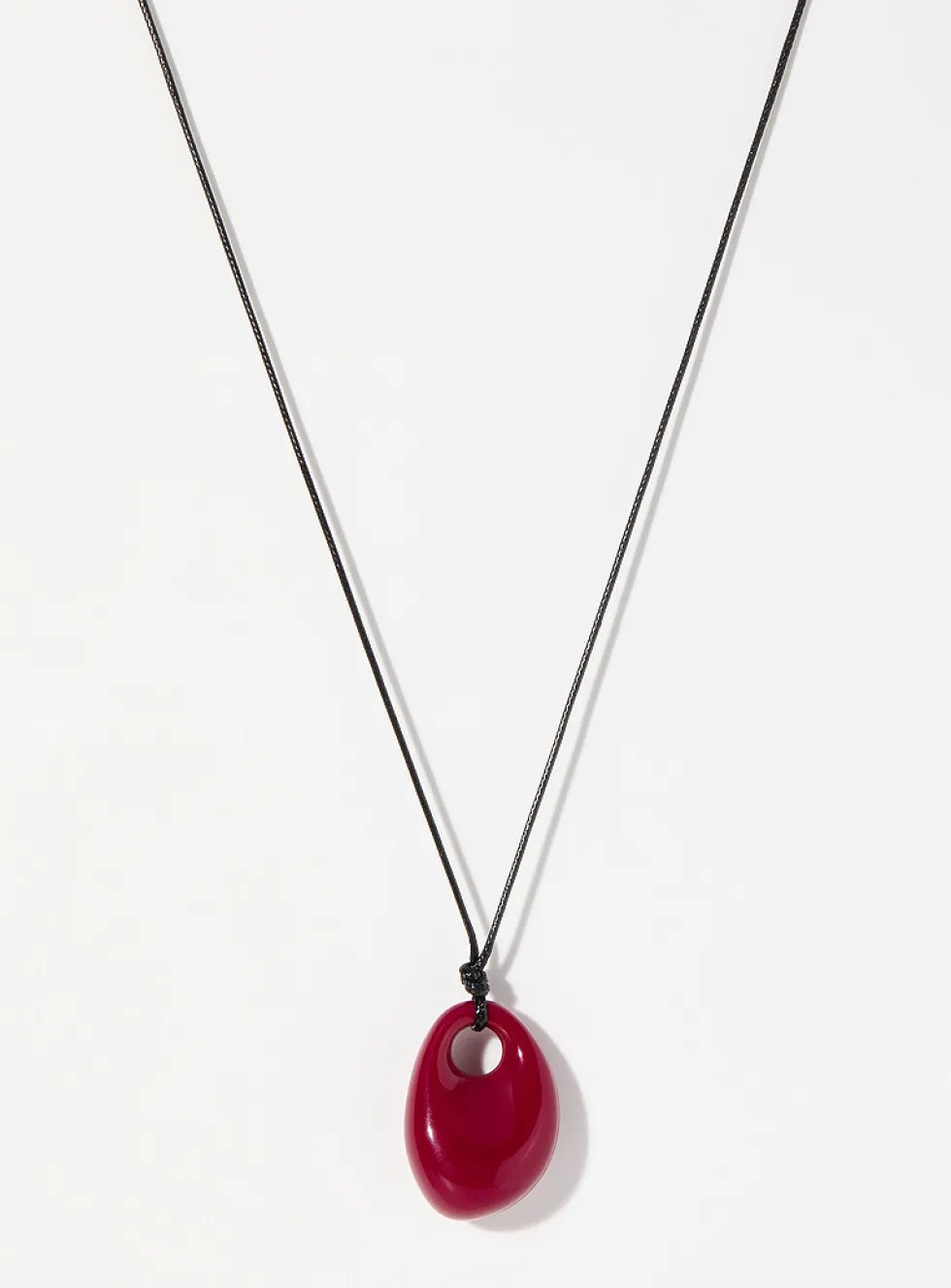 Oval pendant wrap cord choker
