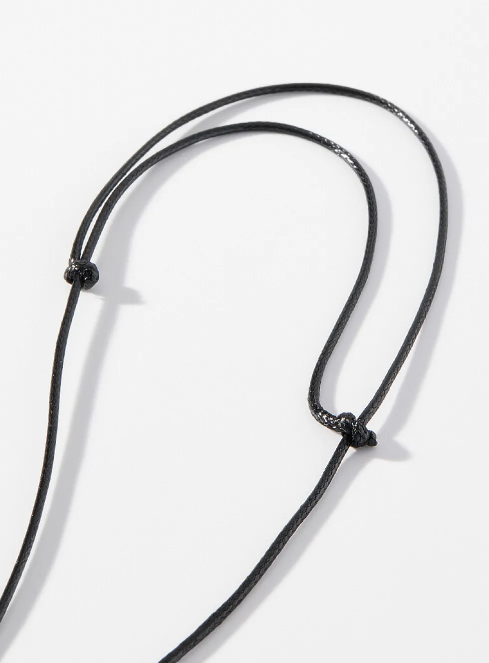 Oval pendant wrap cord choker