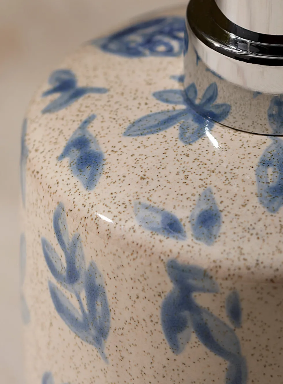 Painted leaves soap pump