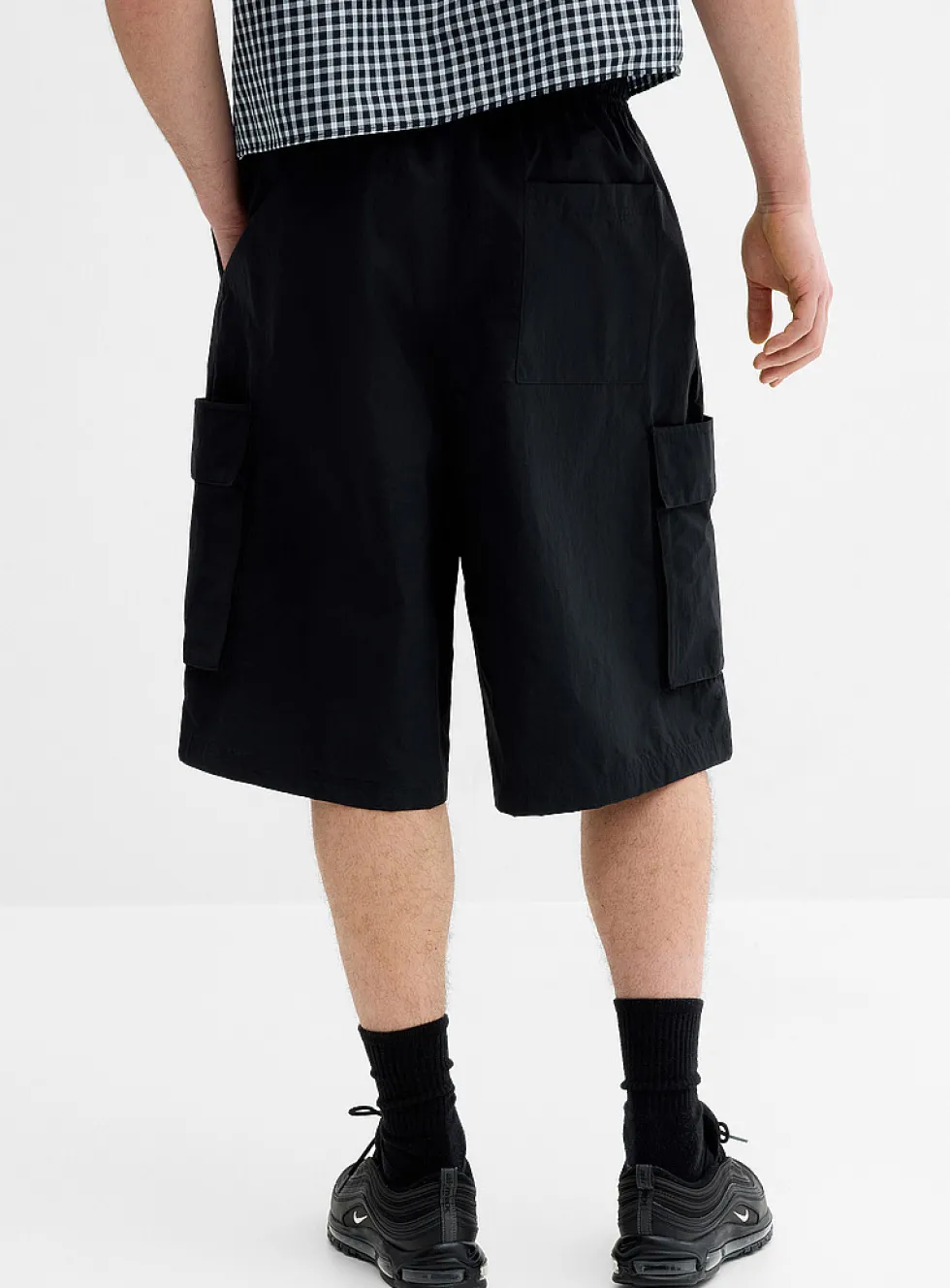 Parachute cargo Bermudas