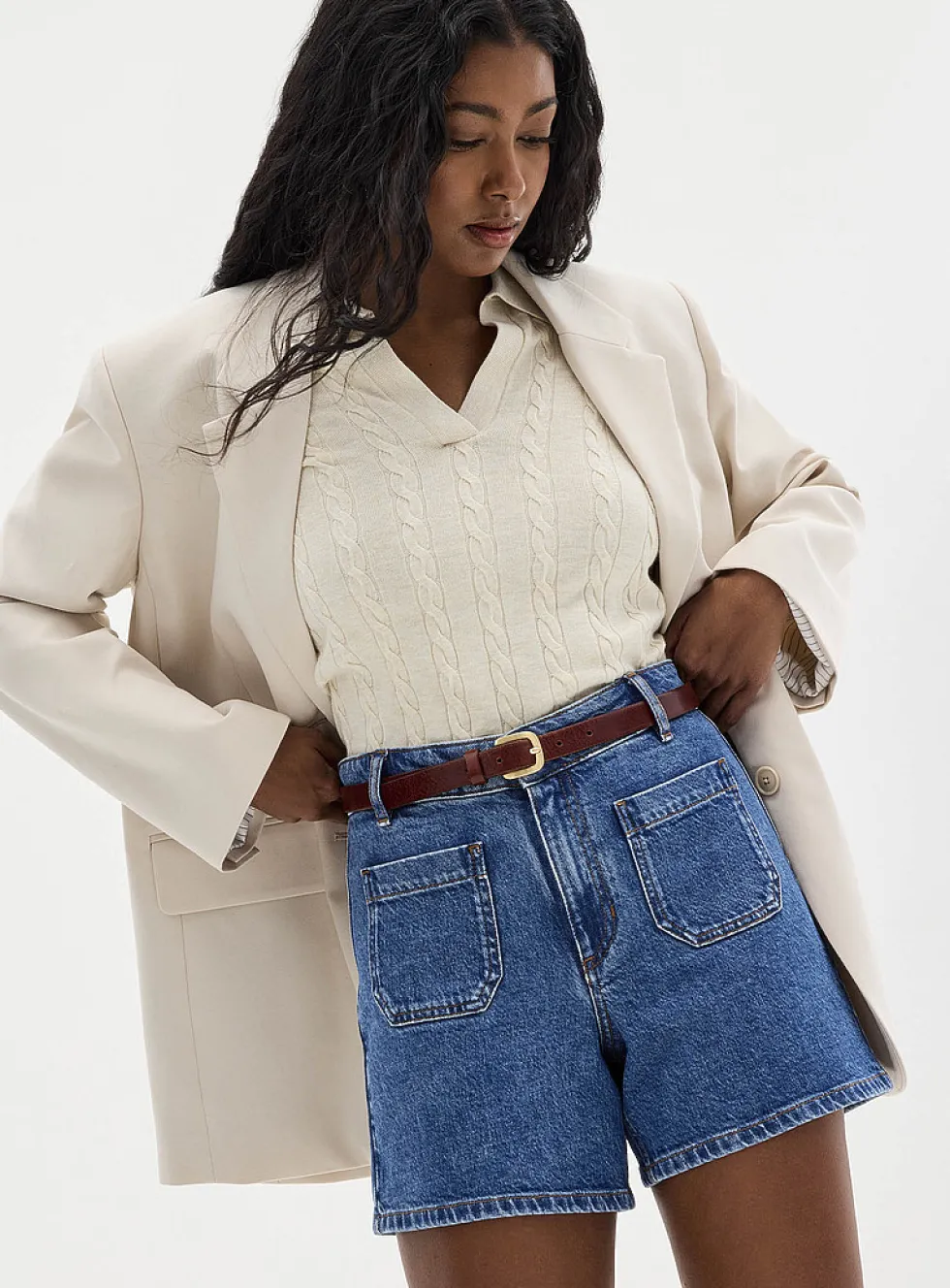 Patch pockets faded denim short