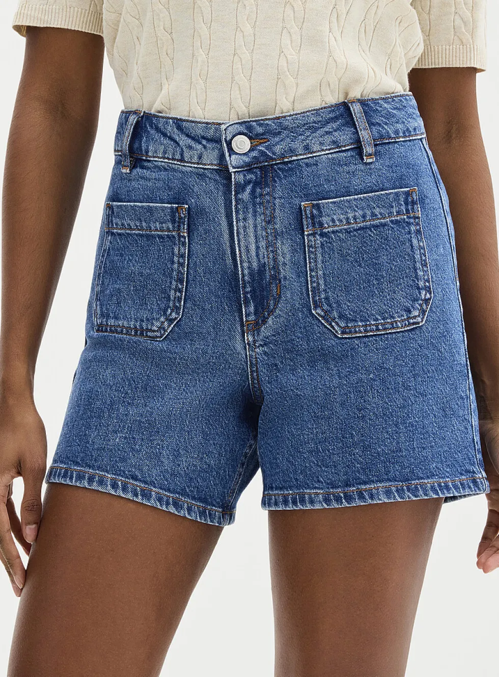 Patch pockets faded denim short