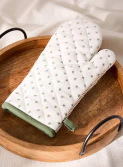Patterned oven mitt