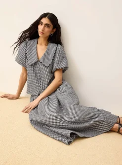 Peter Pan collar balloon-sleeve seersucker blouse