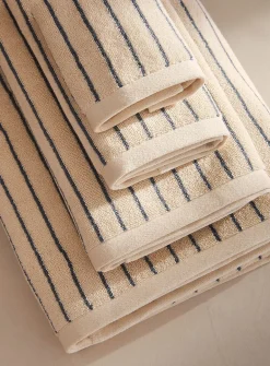 Pinstriped organic cotton towels