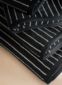 Pinstriped organic cotton towels