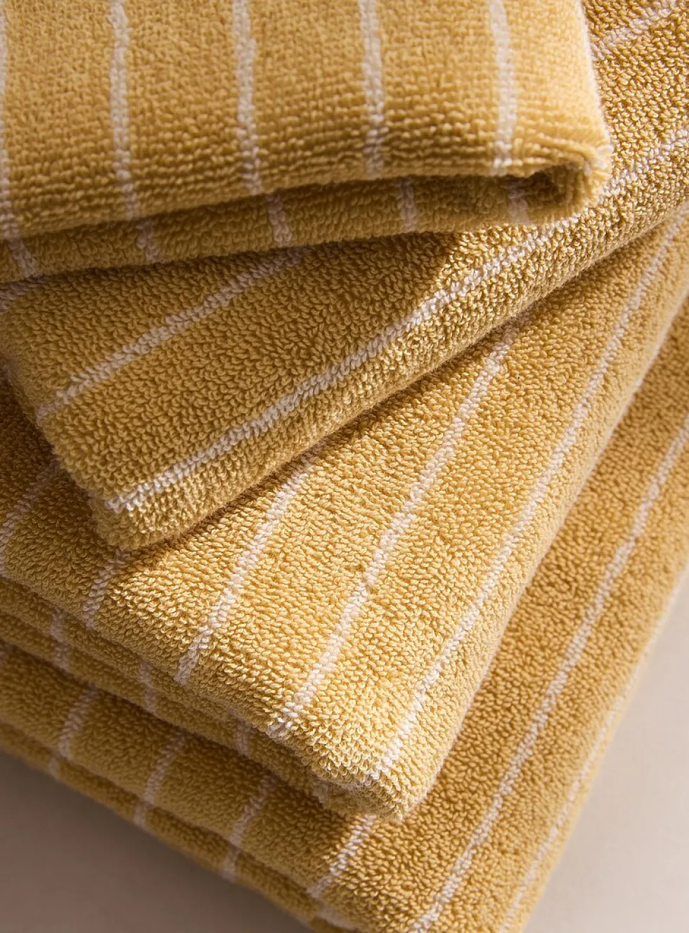 Pinstriped organic cotton towels