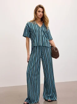 Piqué knit V-neck boxy-fit blouse