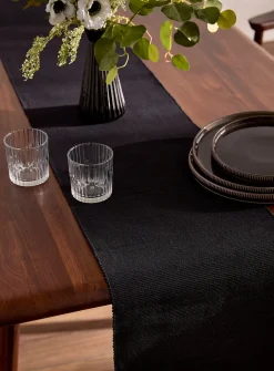 Plain ribbed table runner