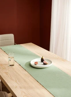 Plain ribbed table runner