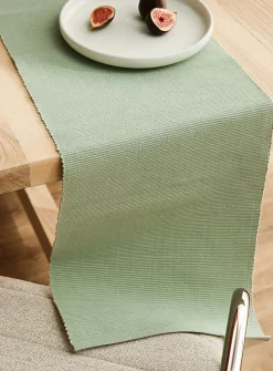 Plain ribbed table runner