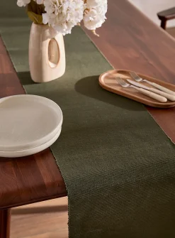 Plain ribbed table runner