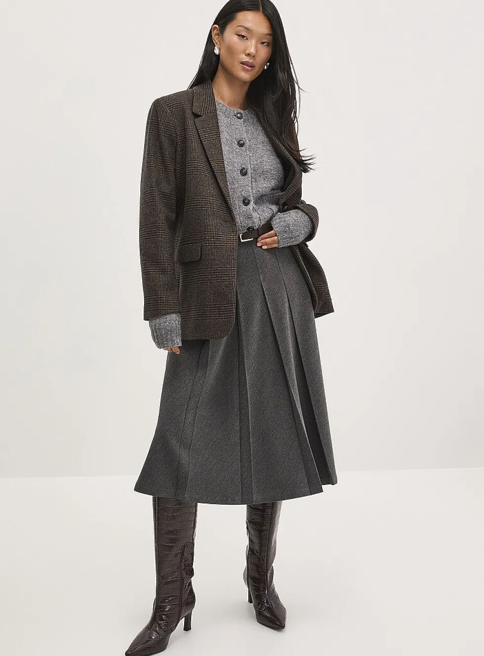 Pleated belted flared skirt