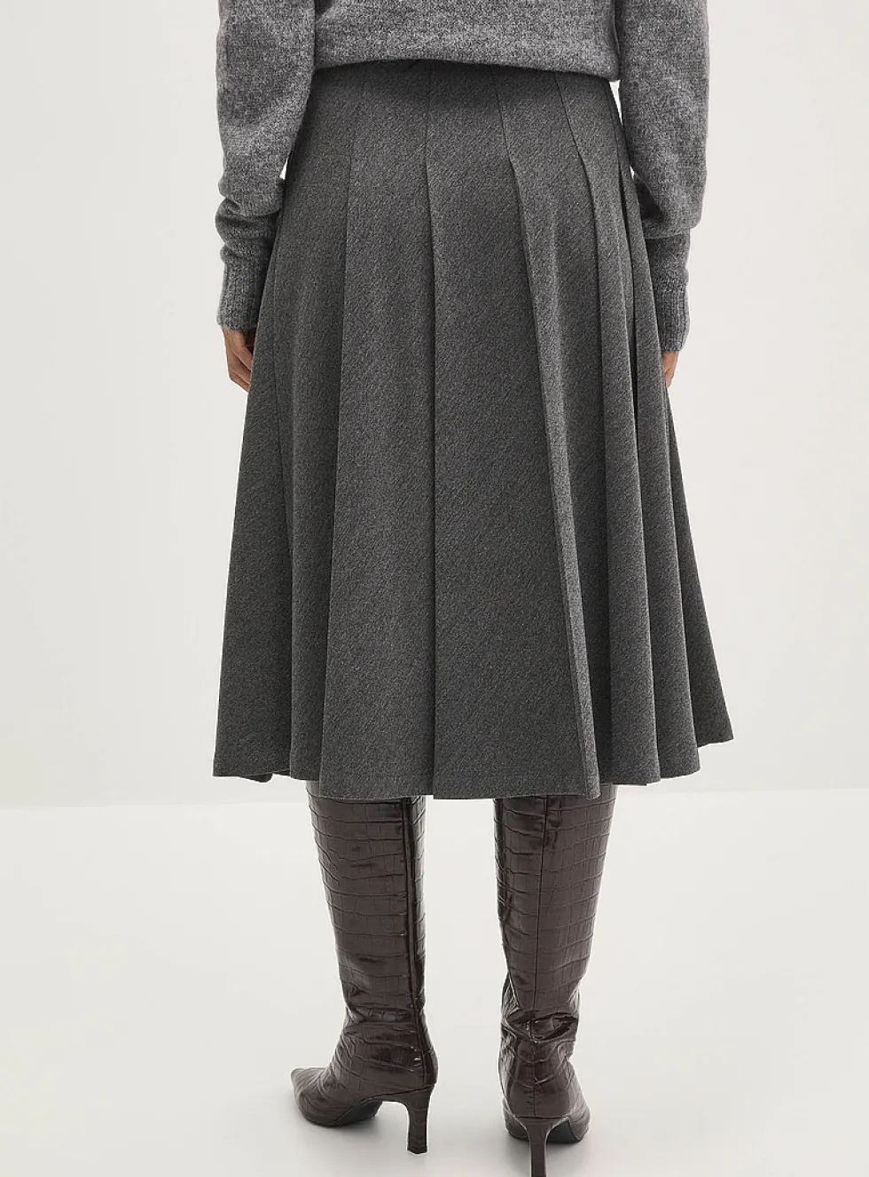 Pleated belted flared skirt