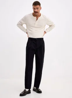 Pleated chinos