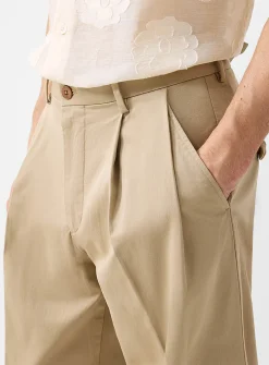 Pleated chinos