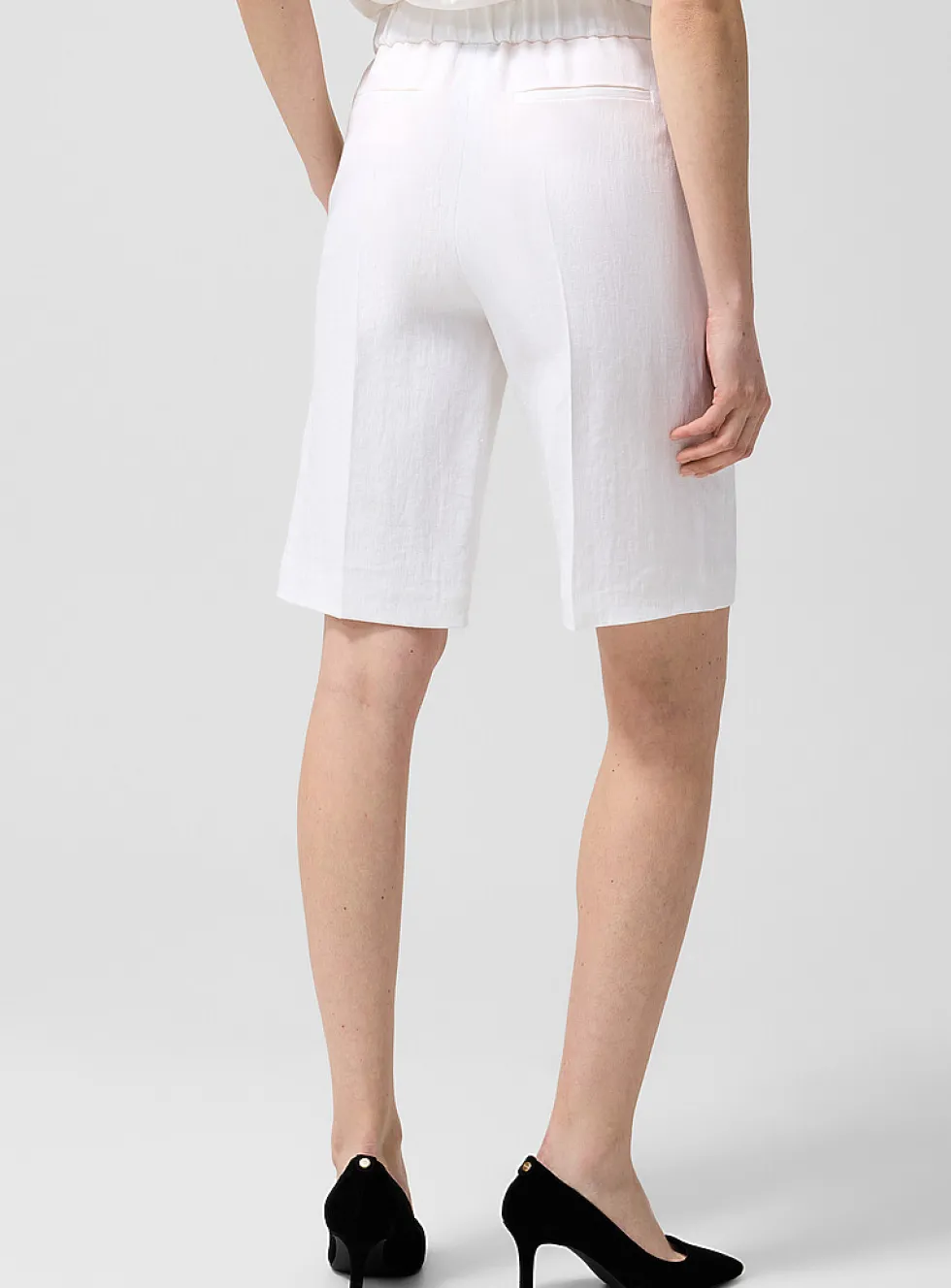 Pleated linen Bermuda short