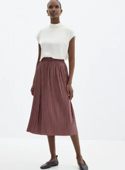 Pleated satiny skirt