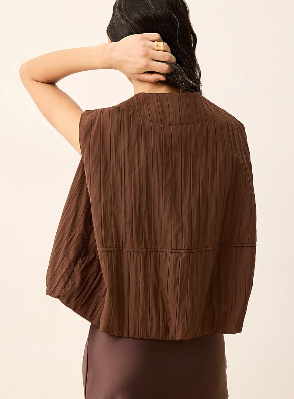 Pleated texture sleeveless bubble vest