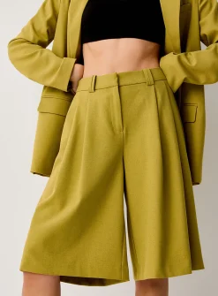 Pleated waist chartreuse Bermuda short