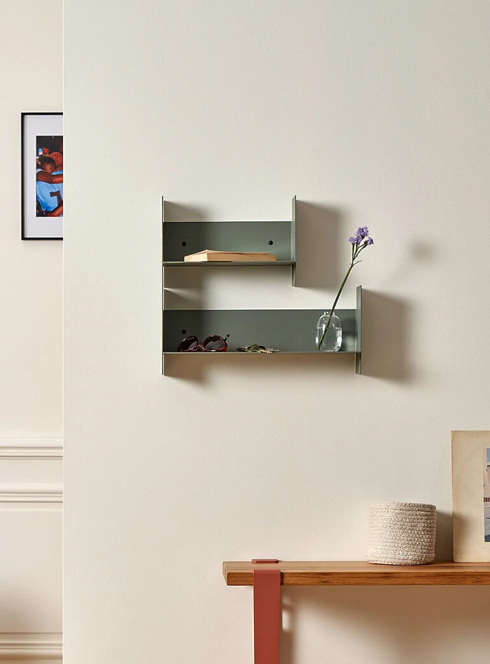 Pli folded steel wall-mounted shelf unit