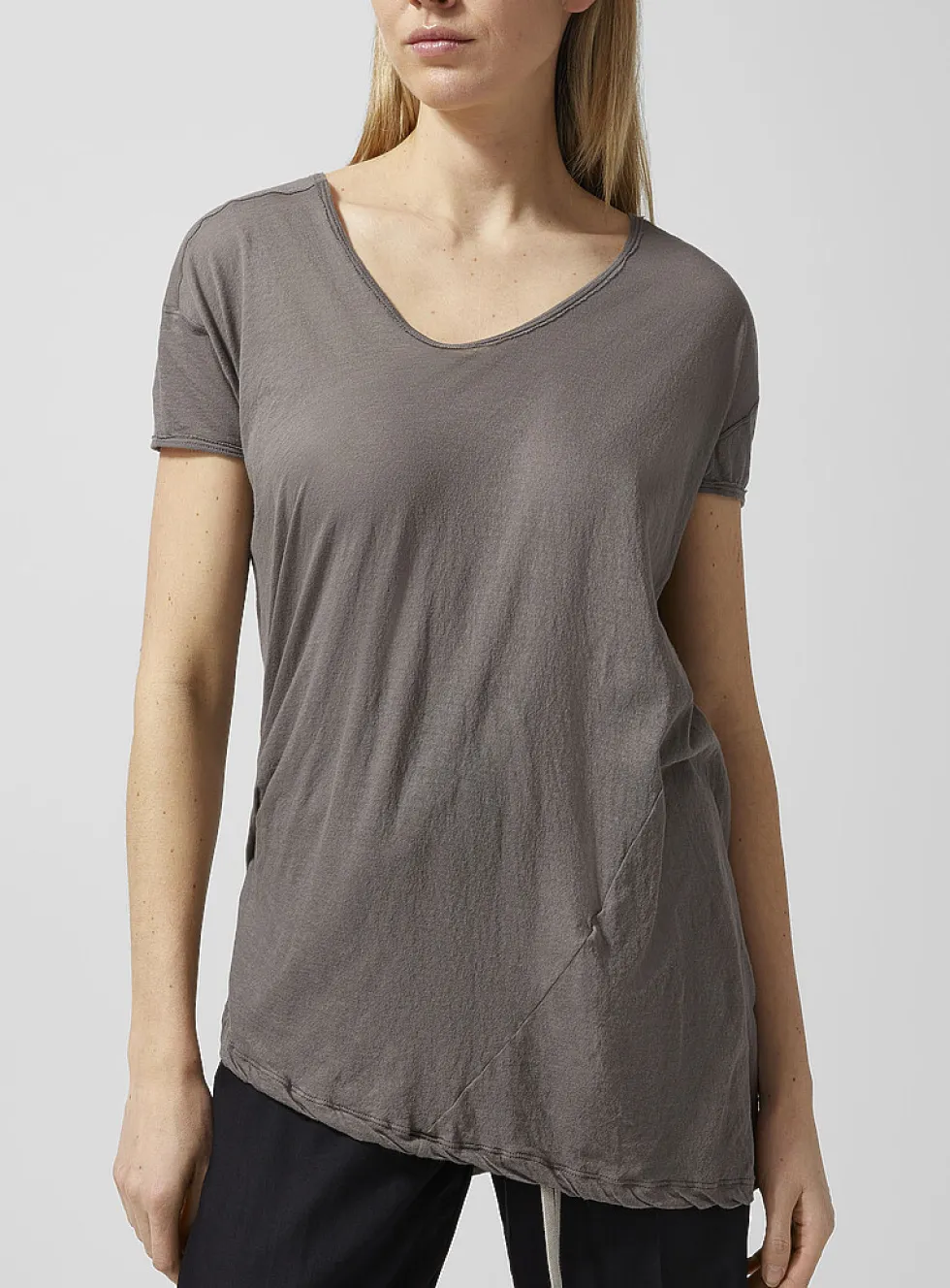 Plunging V-neck long T-shirt