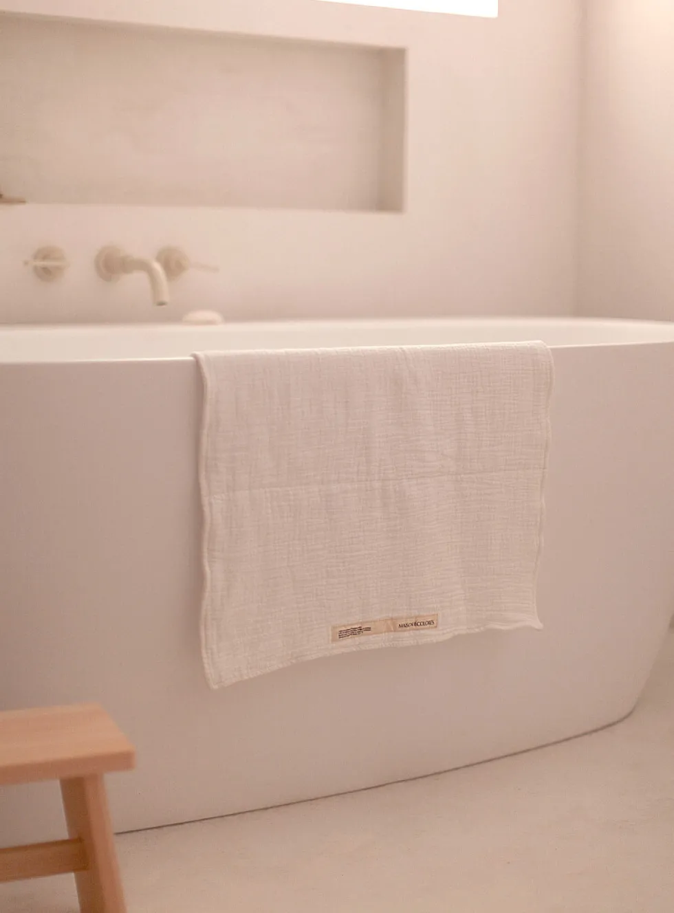 Plush waffled cotton bath mat