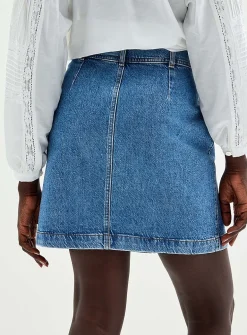 Pockets buttoned denim skirt