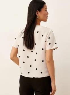 Polka-dotted short-sleeve crew-neck blouse