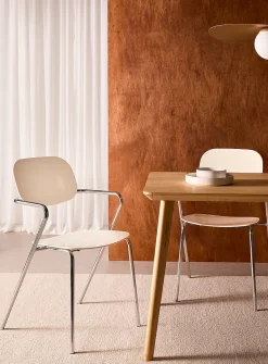 Polycarbonate and metal armrest chairs