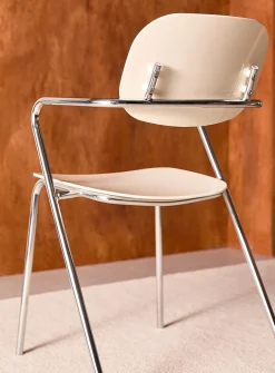 Polycarbonate and metal armrest chairs