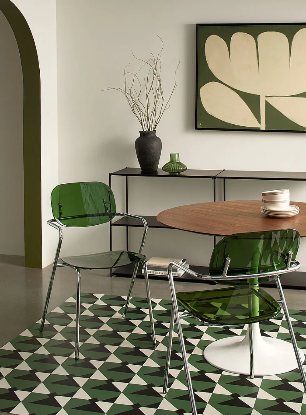 Polycarbonate and metal armrest chairs
