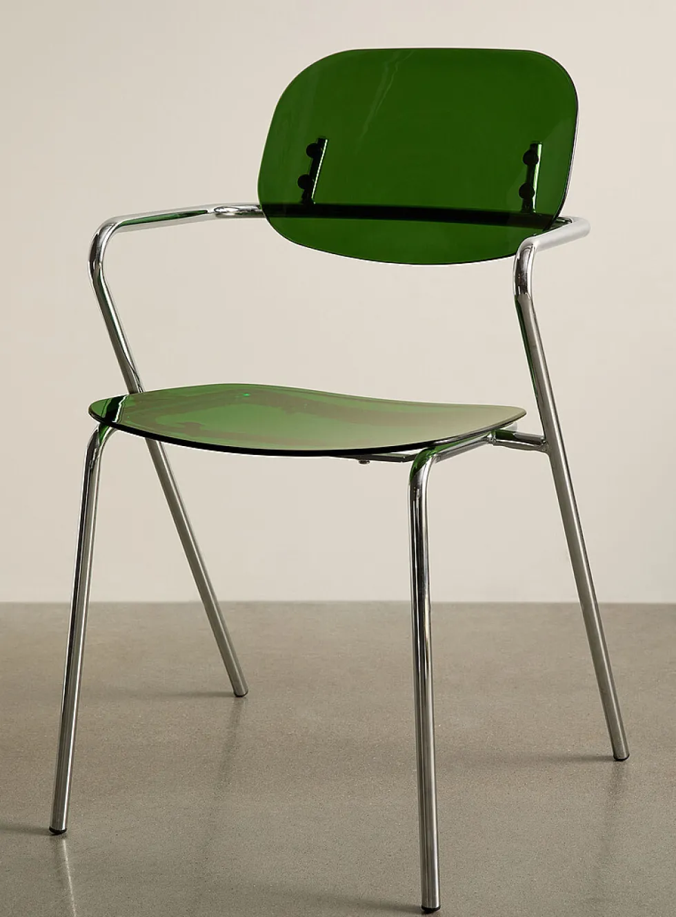 Polycarbonate and metal armrest chairs