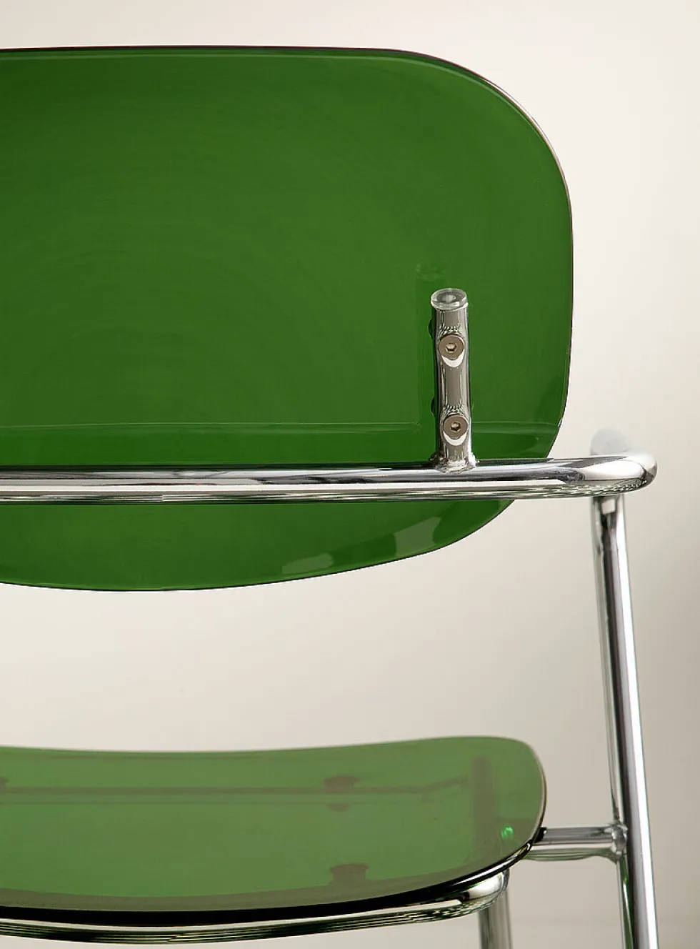Polycarbonate and metal armrest chairs