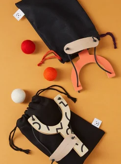 Pompom slingshot
