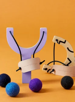 Pompom slingshot