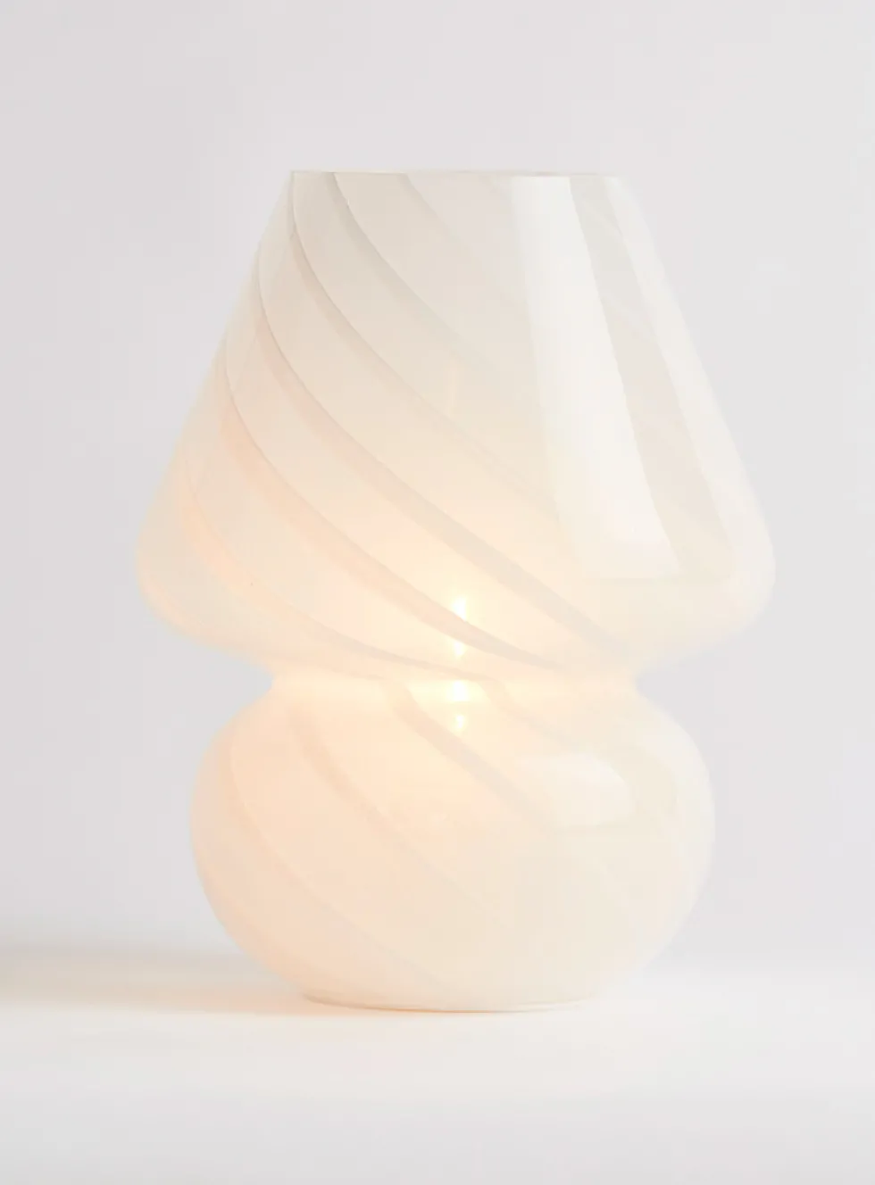 Portable mushroom-shaped table lamp