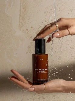 Precious oils cleansing milk