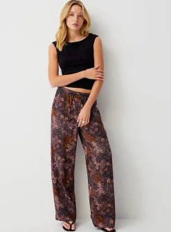 Printed drawstring-waist wide-leg pant