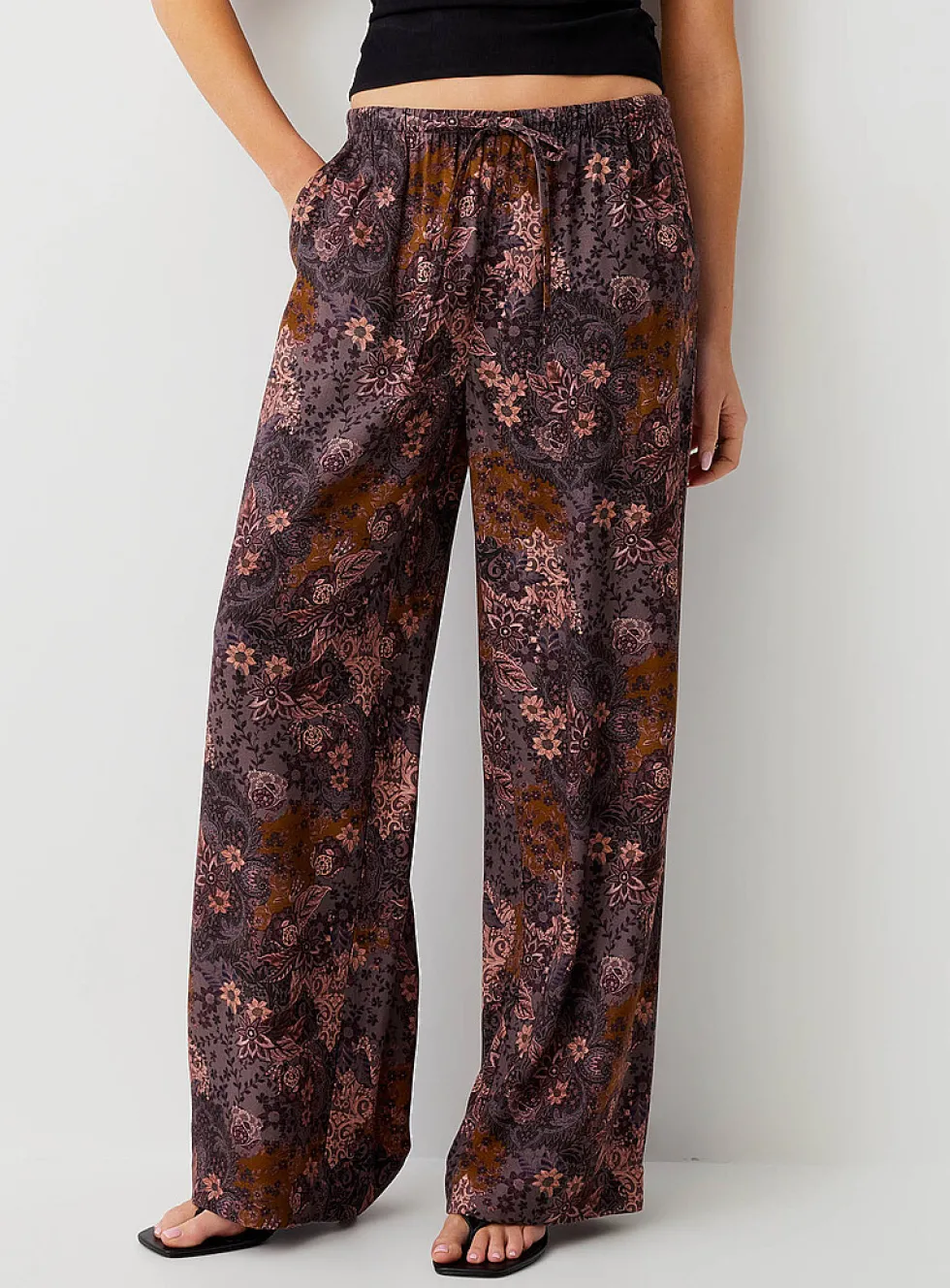 Printed drawstring-waist wide-leg pant
