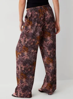 Printed drawstring-waist wide-leg pant