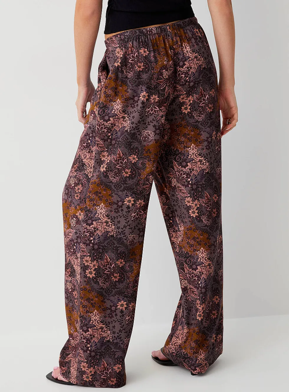 Printed drawstring-waist wide-leg pant