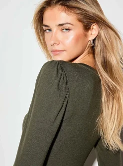 Puff-shoulder supple knit T-shirt