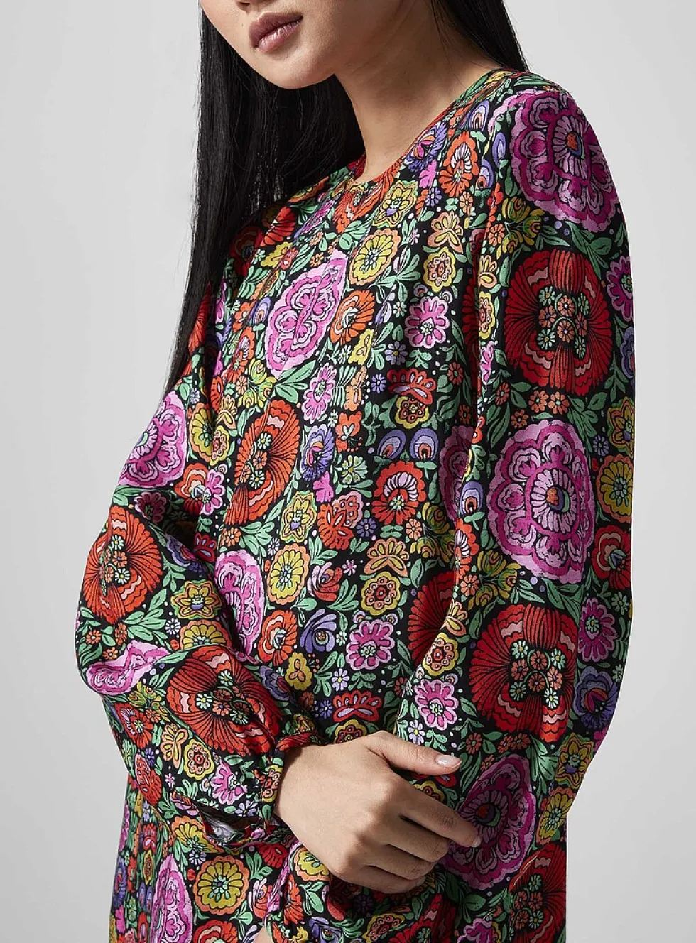 Puff-sleeve floral dress